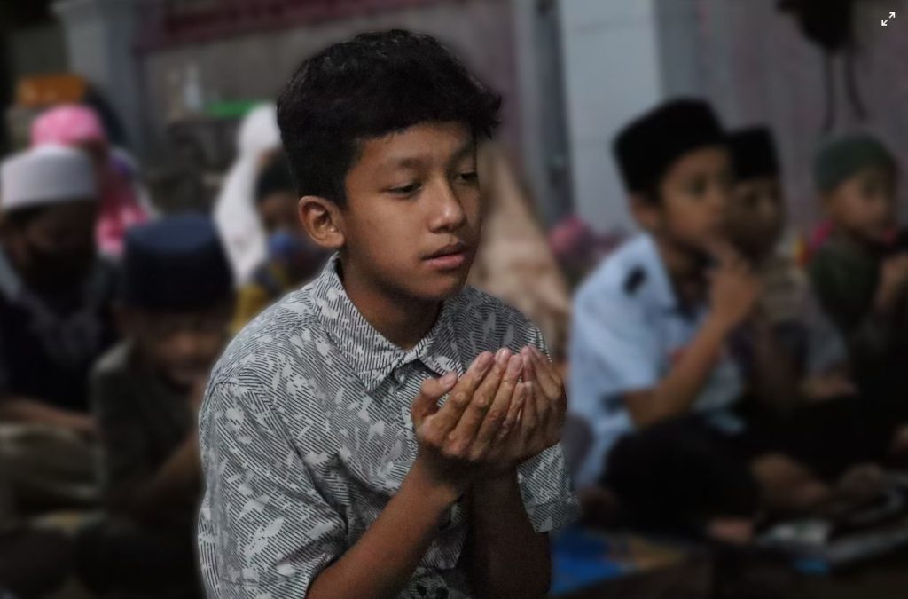 anak lelaki berdoa